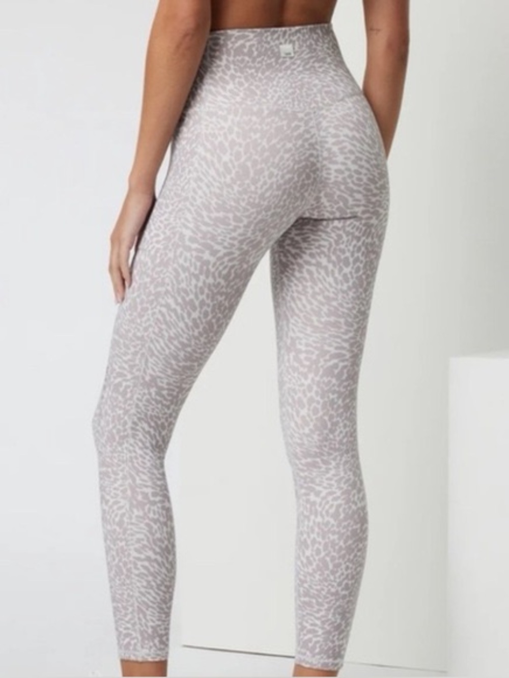 Vuori Studio Pocket Legging Salt Blurred Torrent Size XS